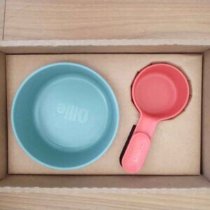 [NIB] Ollie Puptainer Dog/ Pet bowl & scooper